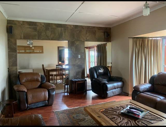 3 BEDROOM HOUSE FOR SALE IN HILLSHAVEN